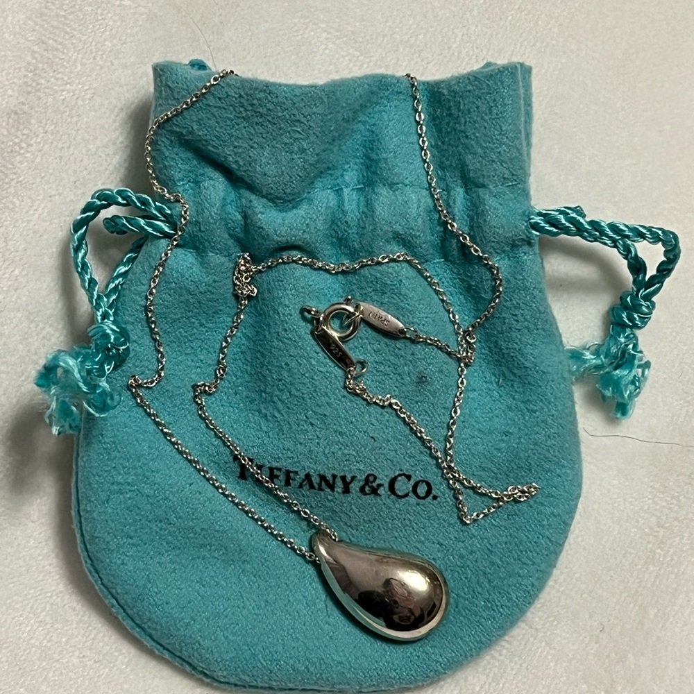 Genuine Tiffany & Co Elsa Peretti Teardrop necklace 925 18”, pendant is 22 mm
